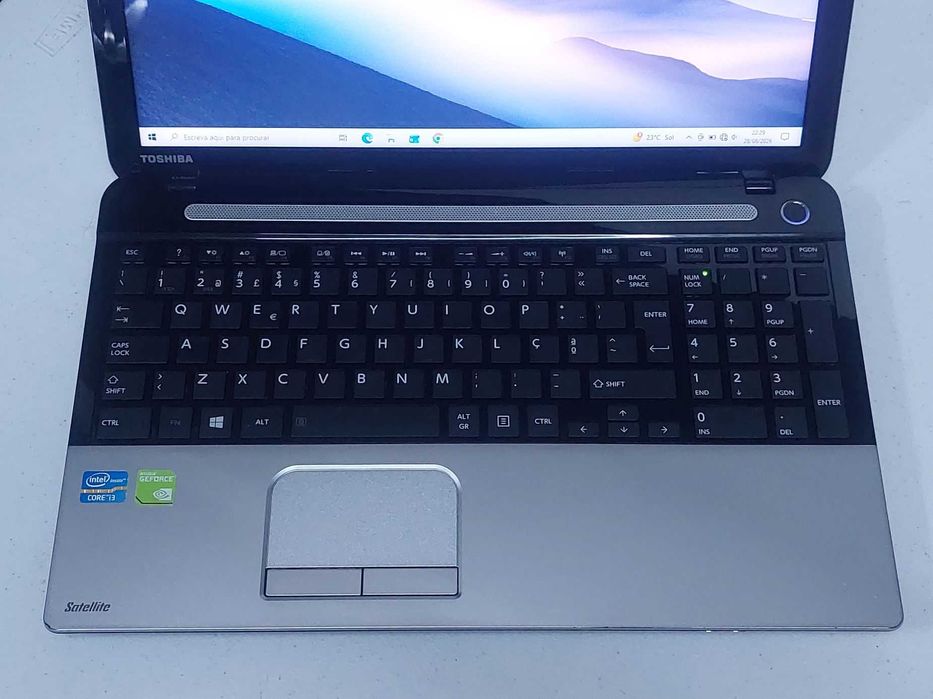 Toshiba i3 SSD 8Gb Ram bateria boa