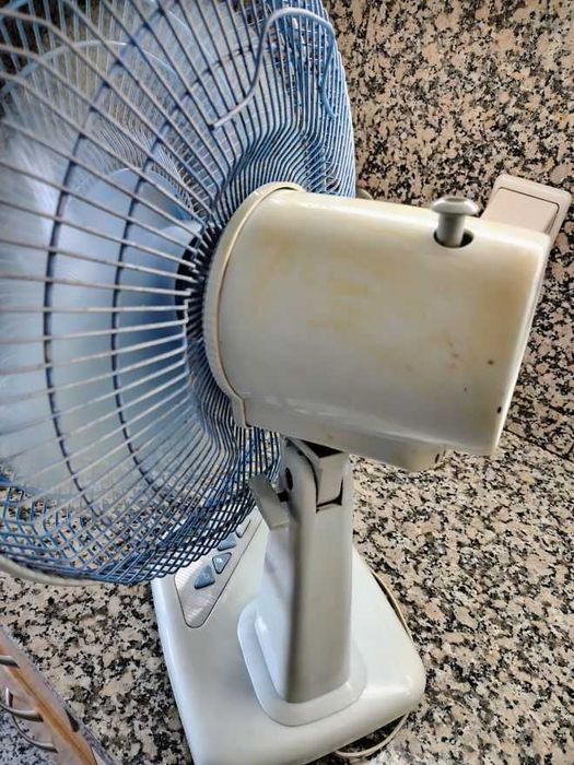 Ventoinha de mesa MAQUEL 38W (3 velocidades e rotativa)