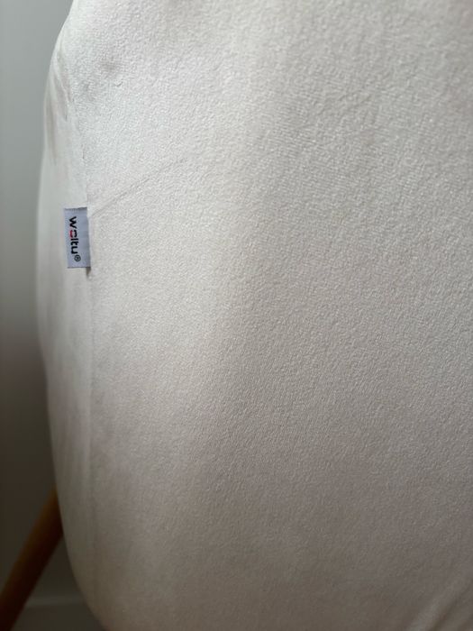 2 cadeiras de jantar, veludo, cor branco creme