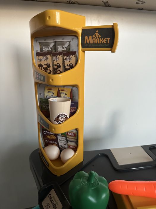 Zabawka sklep z artykułami i koszykoem sklepowym