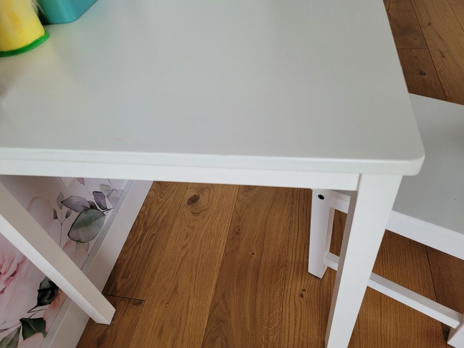 Stolik z krzesełkiem