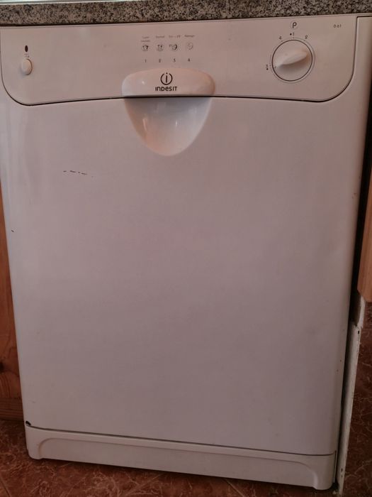 Maquina de lavar loiça Indesit
