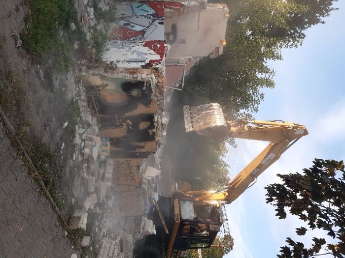 Wykopy pod budynki. Kompleksowe roboty ziemne, usługi koparką