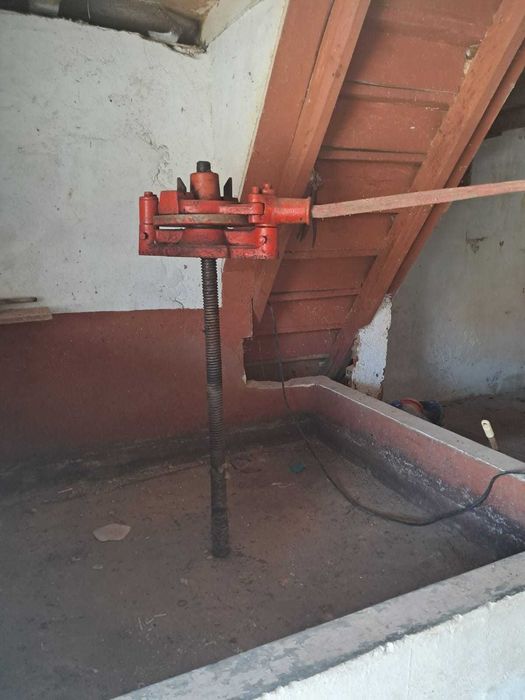 Vendo prensa hidráulica para vinho para despachar!