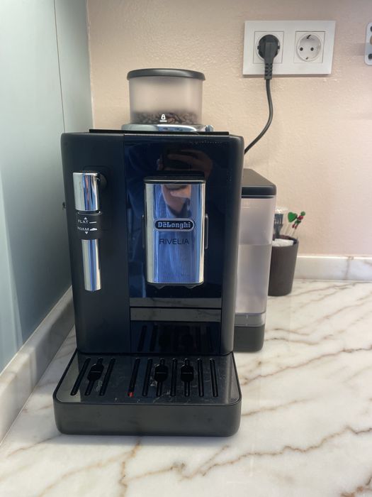 Maquina automática café Delonghi Rivelia