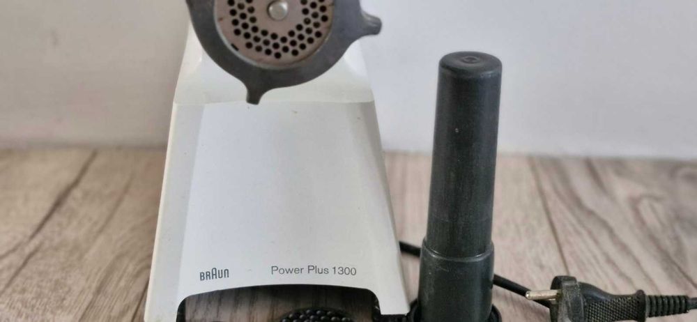 Электрическая мясорубка Braun Power Plus 1300 (самовывоз)
