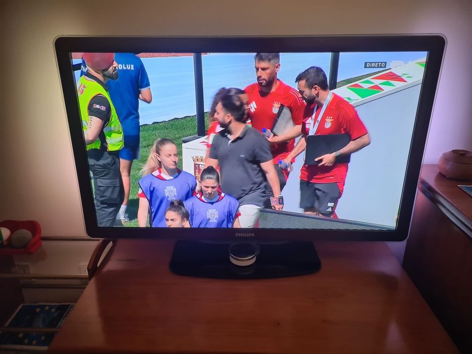 TV Philips 40’ Ambilight Otimo Estado