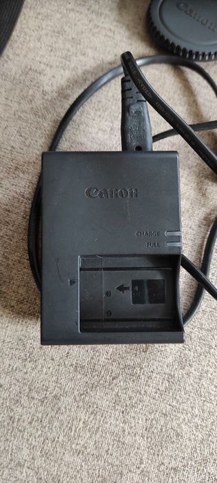 Máquina fotográfica Canon 750D com tripé