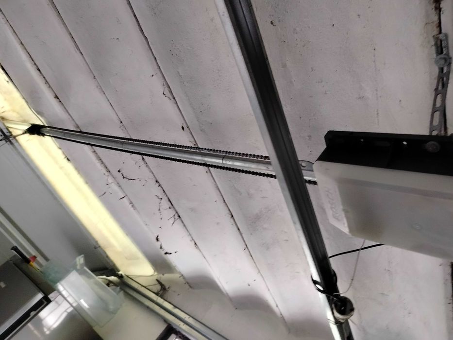 Napęd do bramy garażowej BOSCH wraz z szyną i pilotami do demontarzu