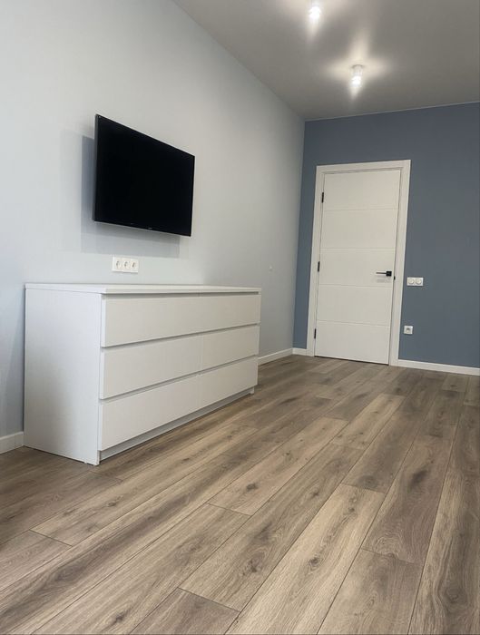 Продам 2 кімнатну квартиру з дизайнерським ремонтом 76м2. Кладова в ціні