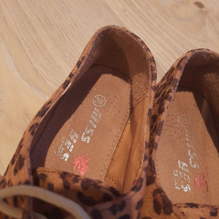 NOVOS Sapatos Miss Yes Camurça Padrão Leopardo T.36