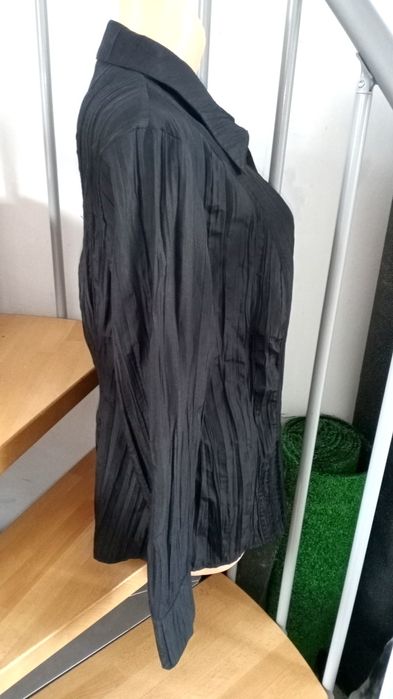 Koszula damska czarna marszczona długi rękaw połysk