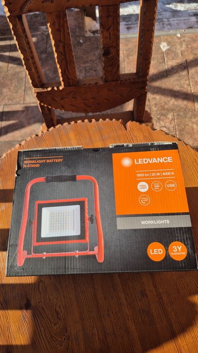 Прожектор  LEDVANCE 20W. WORKLIGHT BATTERY R - STAND.С  аккумулятором.