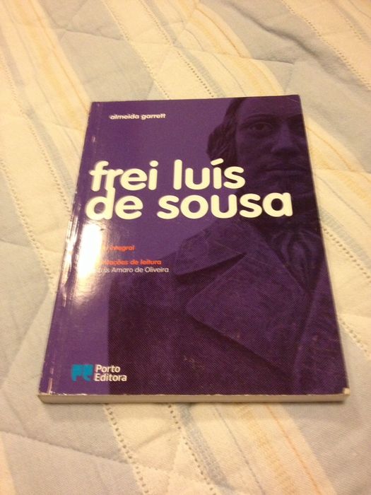 2 Livros formato bolso Nicholas Sparks (em inglês)e Almeida Garrett