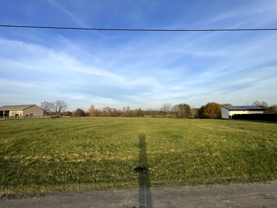 Atrakcyjna działka w Łazowie nad rzeką