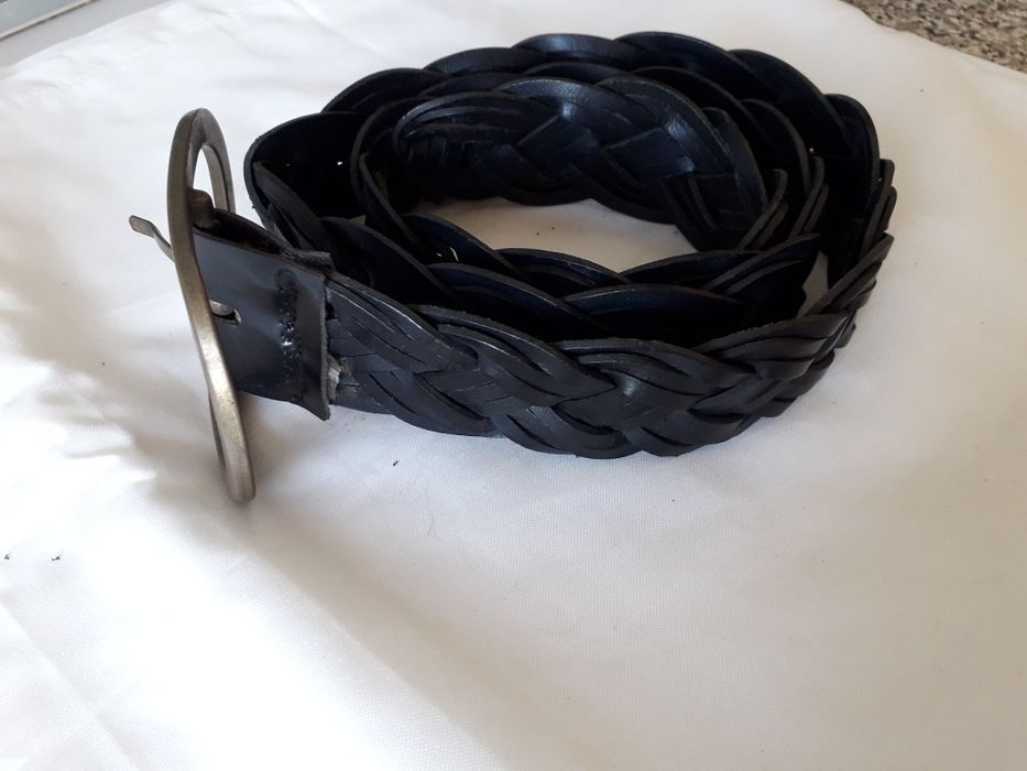 Cintos castanhos e pretos