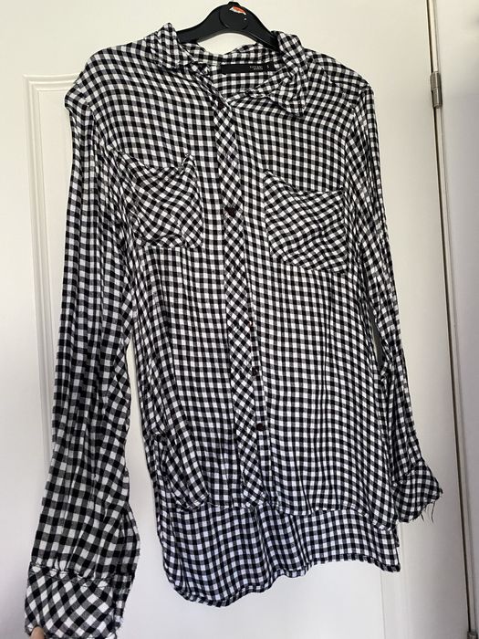 Várias camisas de vários tamanhos