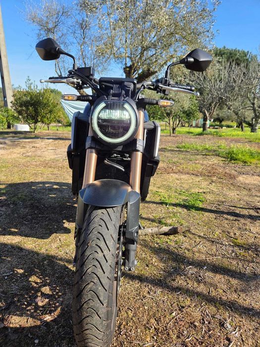 Mota como nova sempre de garagem