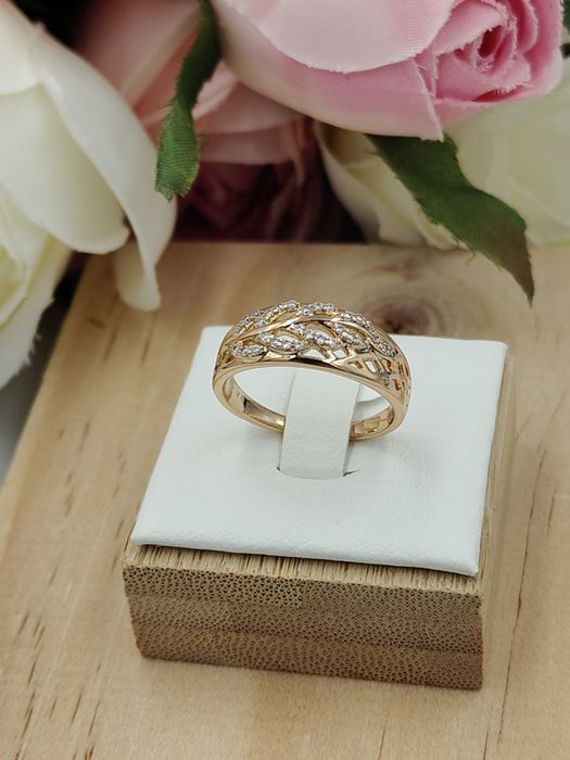 Pierścionek pozłacany 18k złotem gałązka z cyrkoniami rozmiar 8