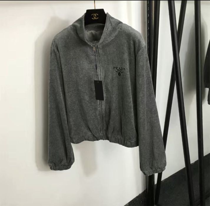 Костюм сірий брендовий