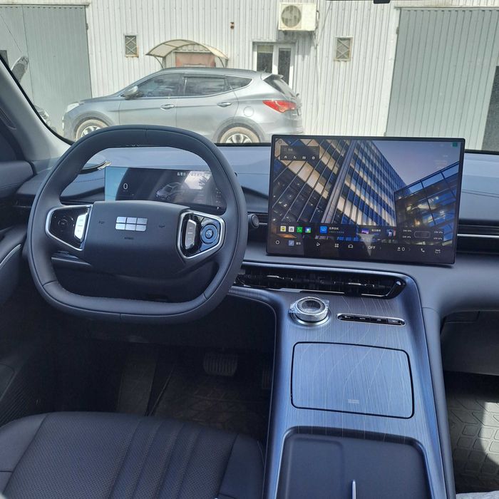 Новий електричний кросовер GEELY EX5 .