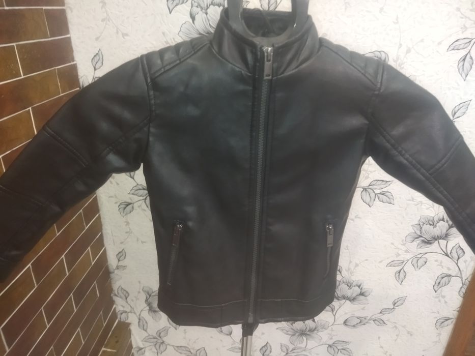 Продам дитячу кожанку нова.