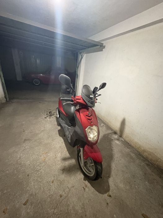 Moto comet 125  - oferta capacete e suporte telemovel (treze mil km)