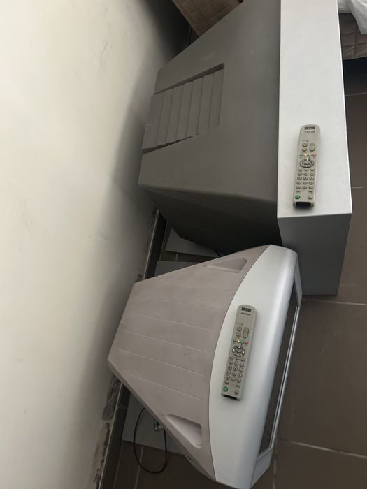 duas Tv Sony (medio e grande)