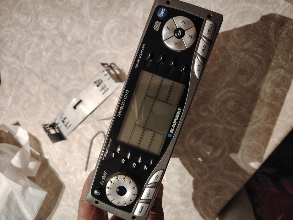Radio digital com leitor de CD e equalizador  auto