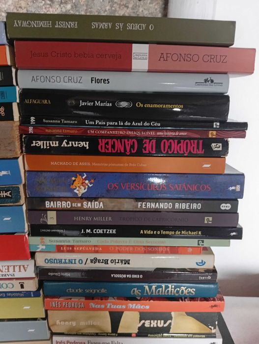 Vendo 50 livros de vários temas