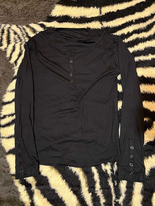 Layered Henley Longsleeve | Двухслойный Лонгслив Прилегающего Кроя с Воротником на Пуговицах