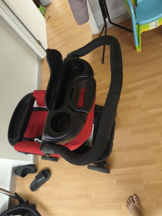 Poltrona de massagem e carrinho de bebe