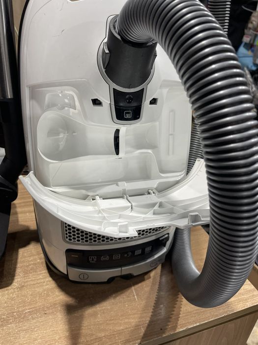 Пилосос Miele S8340