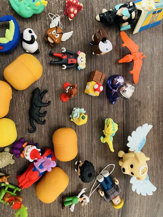 Фігурки з кіндерів