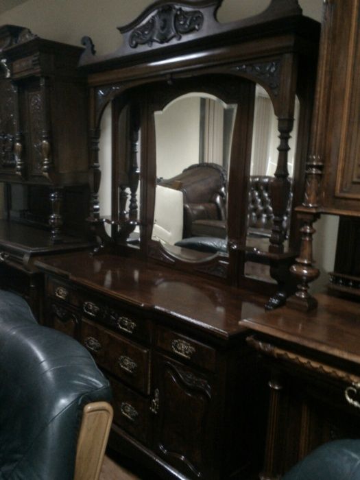 Антиквариат.Буфет.Комод. Зеркало.