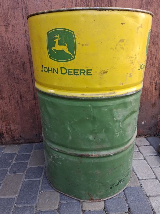 Продам бочку  200л.Каністри 20л. 30л.