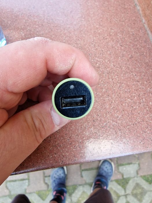 Ładowarka  samochodowa USB Belkin.