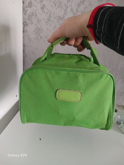 Продам велику косметичку