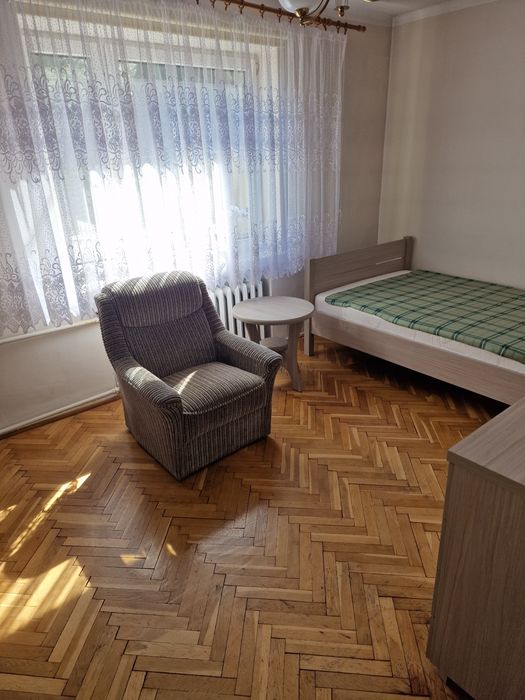 Dom 7 pokoi, piwnica, garaż w oddzielnym budynku