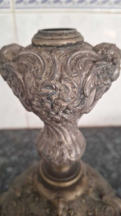 Base de Candeeiro Antiga em Bronze Trabalhado (Querubins) - 35cm