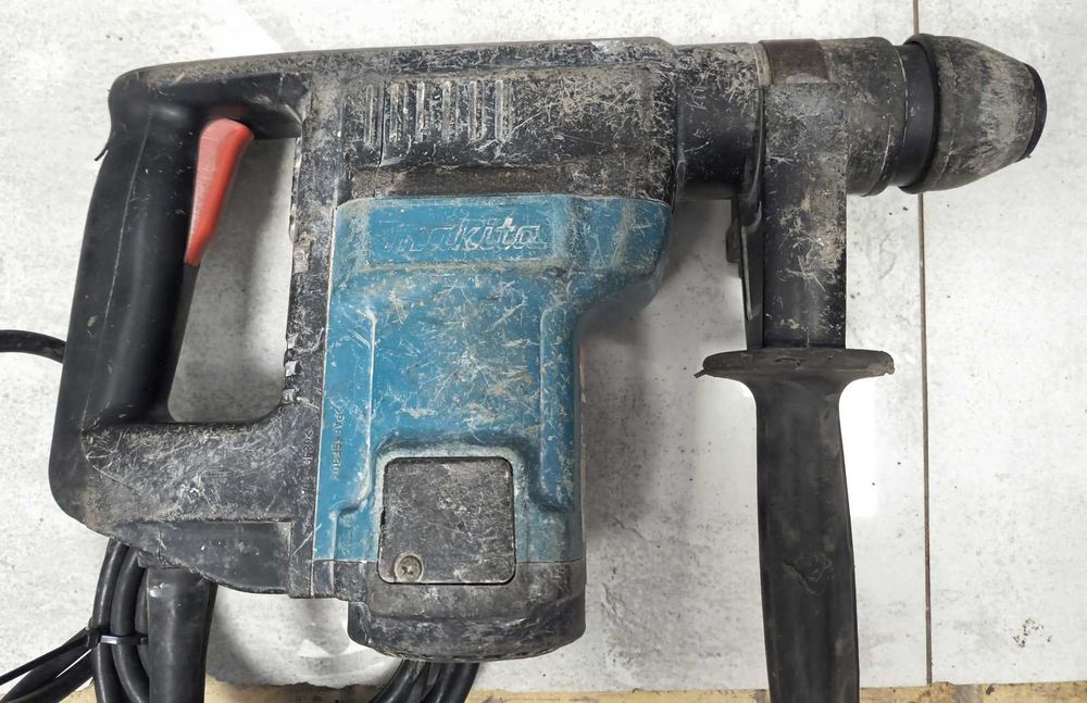 Młot udarowy  Makita HR3000C