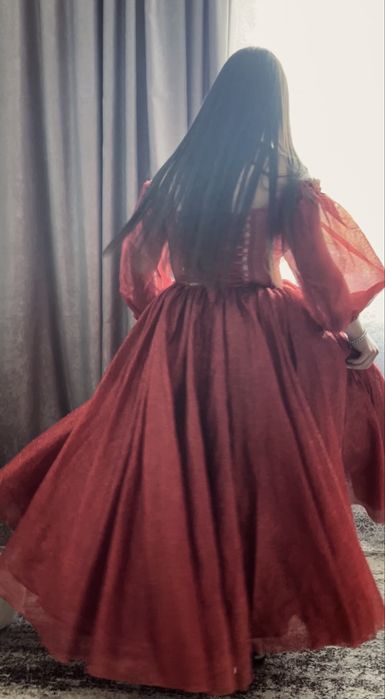 Розкішна випускна сукня