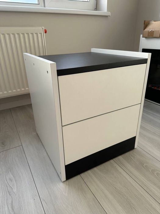 Тумбочки приліжкові