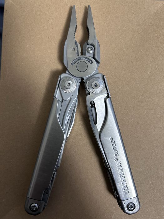 Leatherman Surge multitool