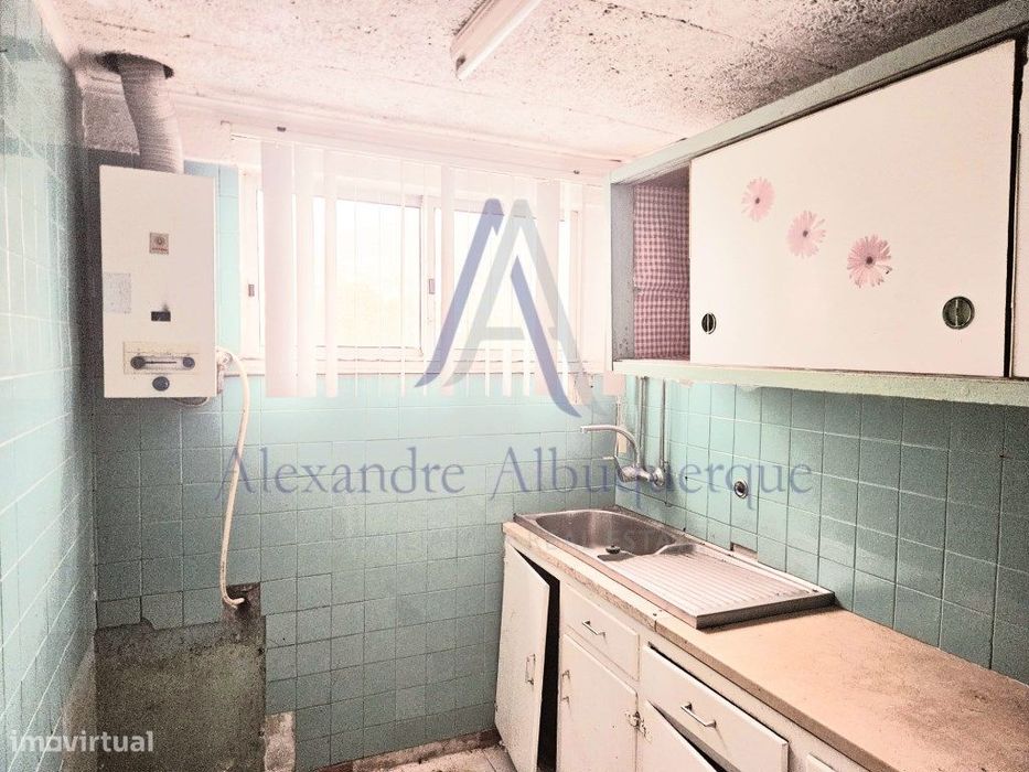Apartamento T1 com Vista Mar e Terraço na Vila de Sesimbra!