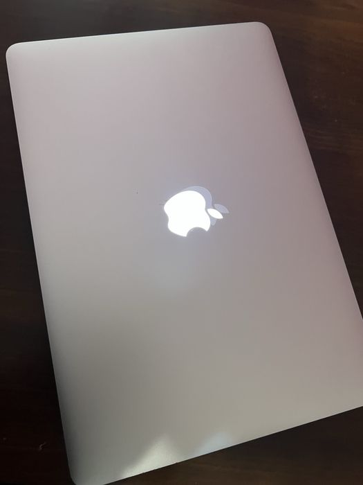 Продам MacBook в хорошому стані