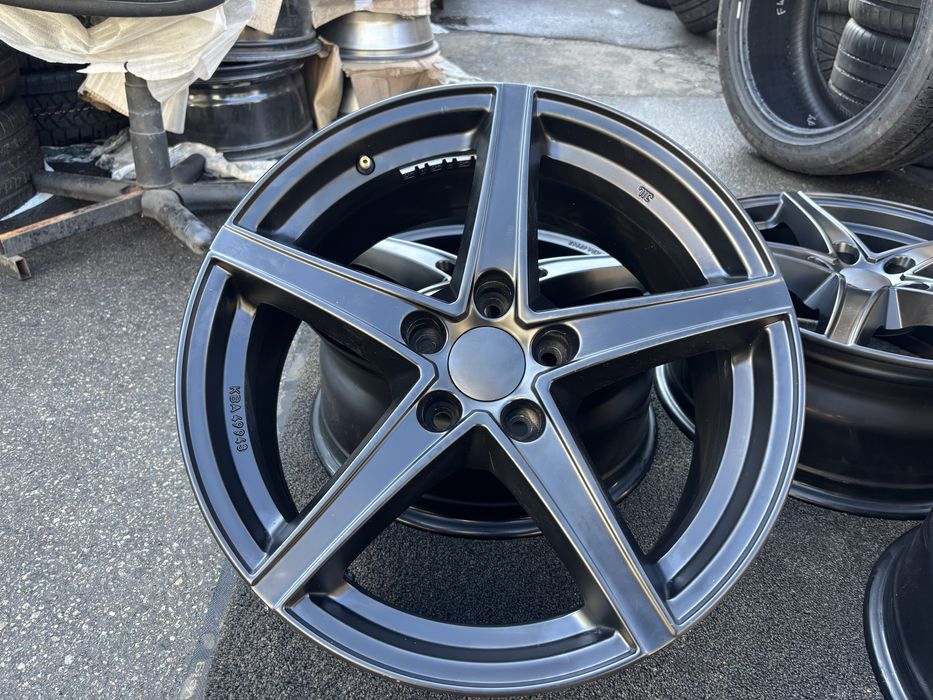 5/114.3 R18 Alutec диски