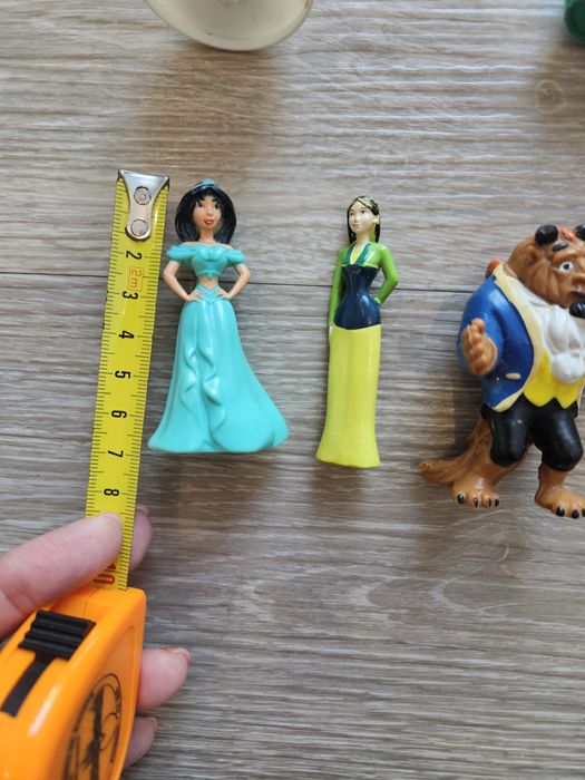 18 Figuras de princesas/príncipes Disney
