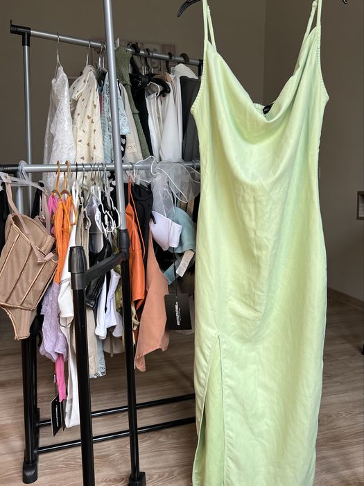 Сукні від PrettyLittleThing та не тільки.