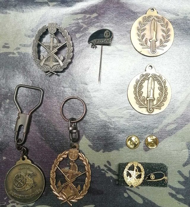 FUZILEIROS - 2 pins, 1 emblema, 1 crachá e 4 porta chaves